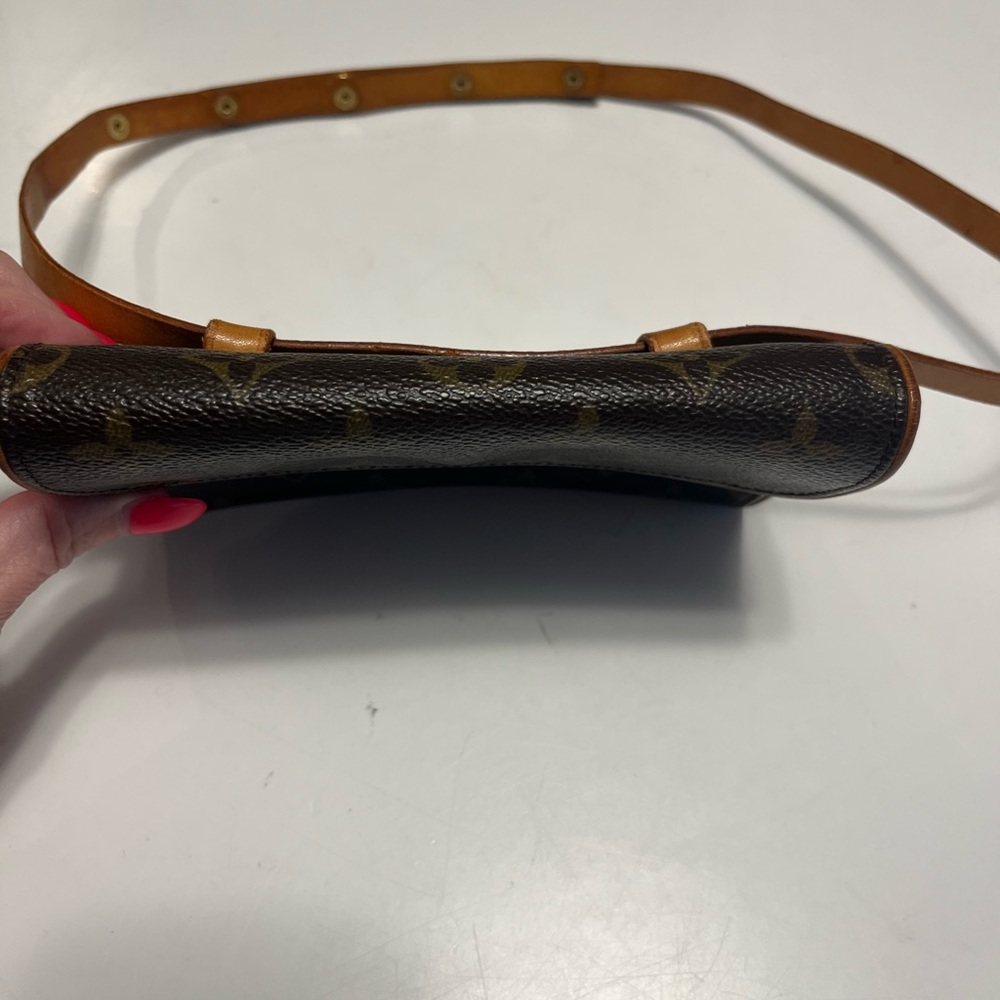 Louis Vuitton Monogram Canvas Brown Crossbody Clutch - Picture 3 of 15